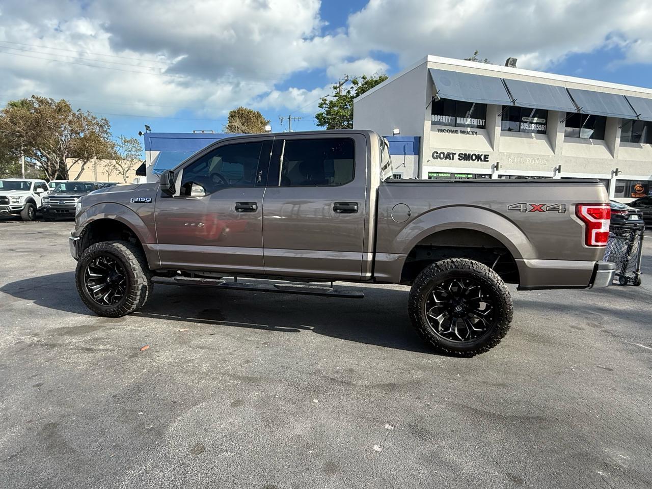 Ford F-150 4Wd Supercrew 150" Xlt - Thumbnail 10