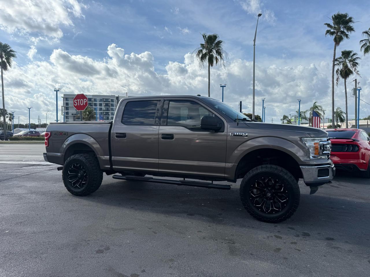 Ford F-150 4Wd Supercrew 150" Xlt - Thumbnail 2