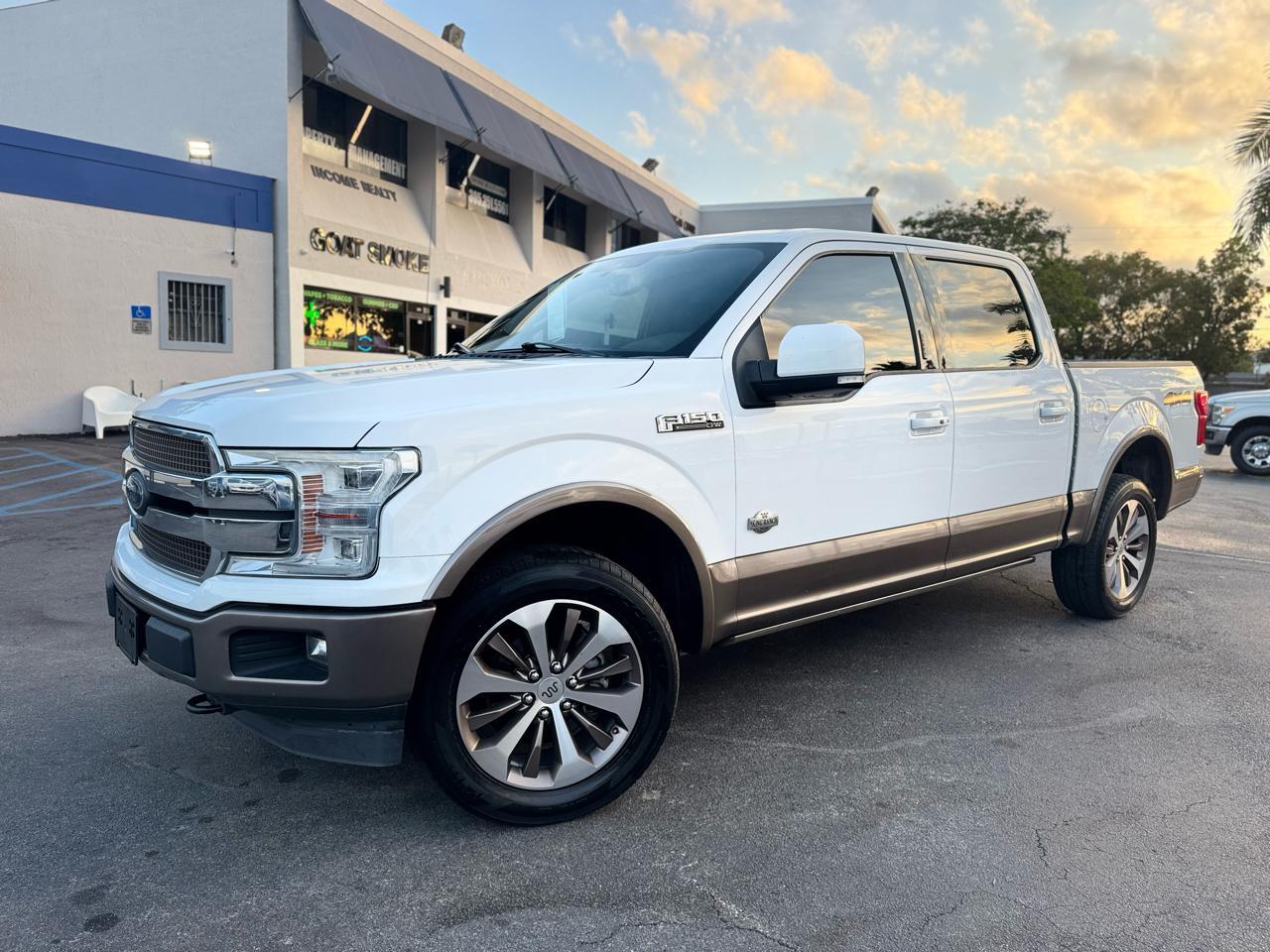 Ford F-150 Supercrew 150" King Ranch - Thumbnail 2