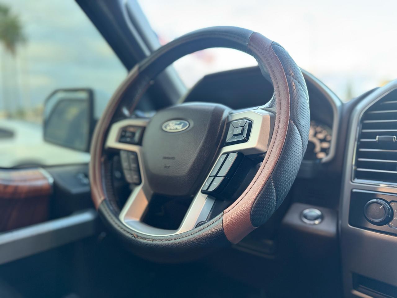 Ford F-150 Supercrew 150" King Ranch - Thumbnail 17