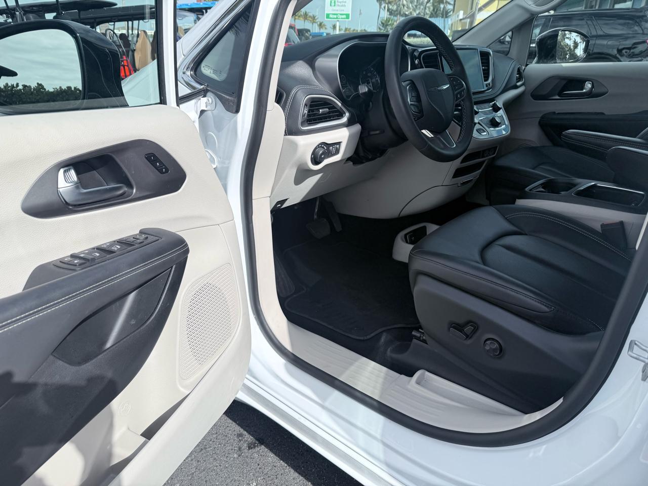 Chrysler Pacificatouring L Fwd - Thumbnail 14