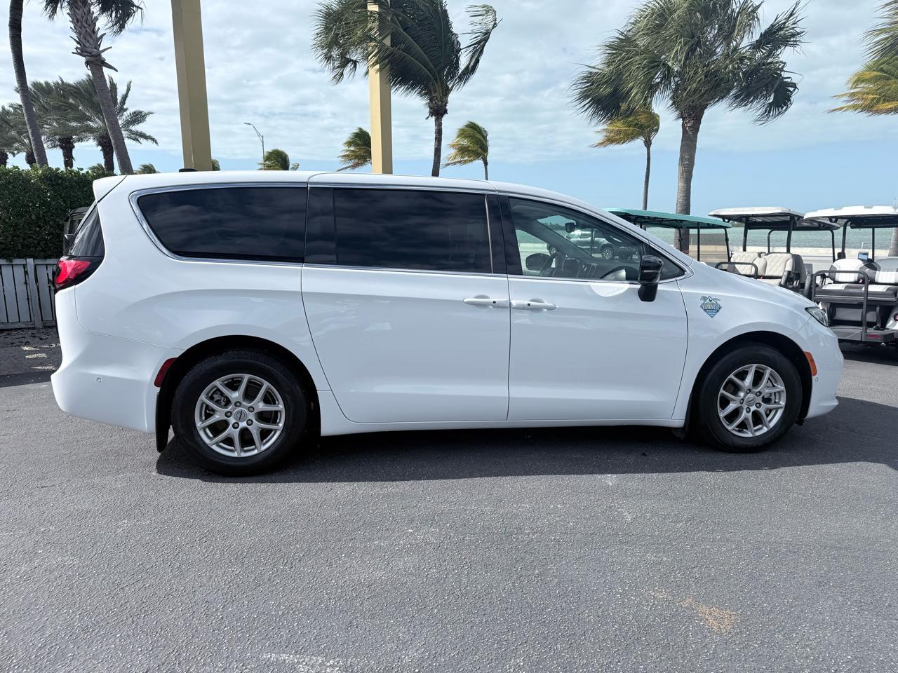 Chrysler Pacificatouring L Fwd - Thumbnail 7