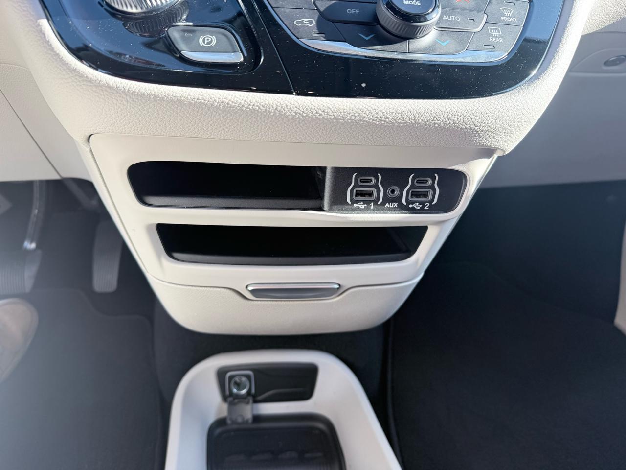 Chrysler Pacificatouring L Fwd - Thumbnail 20