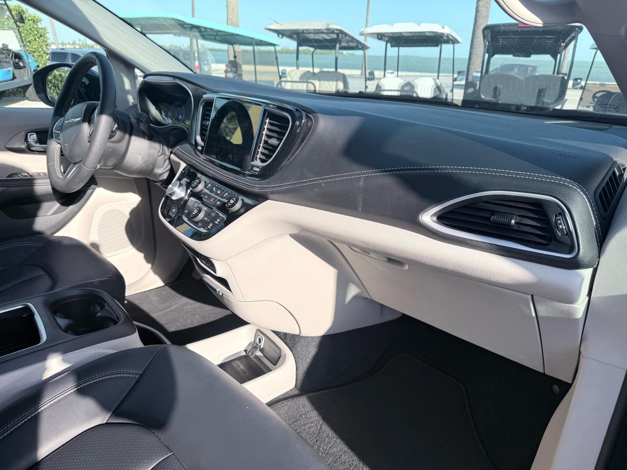 Chrysler Pacificatouring L Fwd - Thumbnail 15