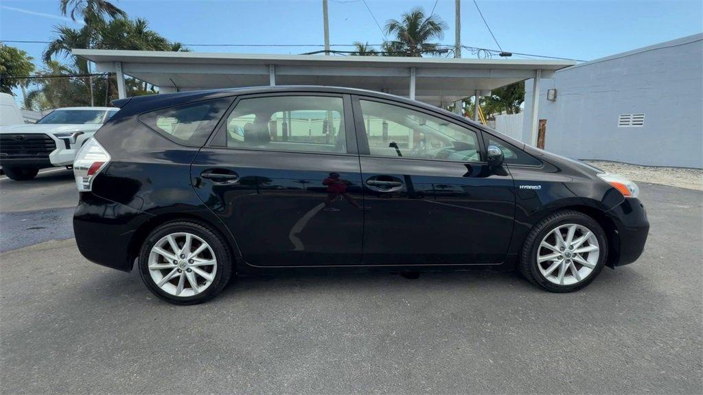 Toyota Prius V - Thumbnail 9