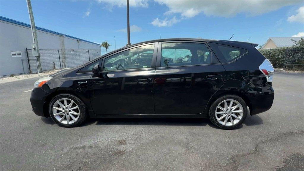 Toyota Prius V - Thumbnail 6