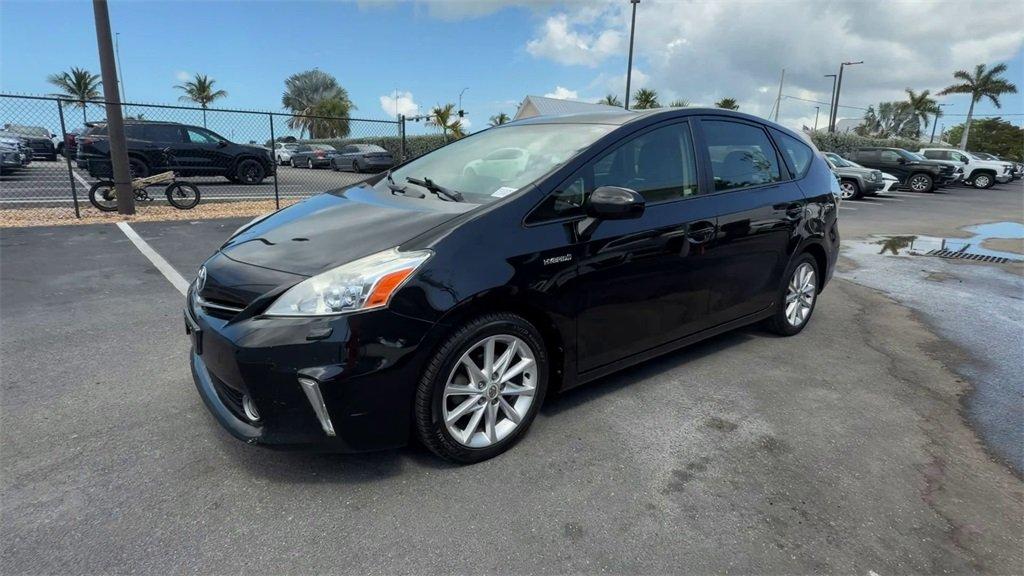 Toyota Prius V - Thumbnail 5