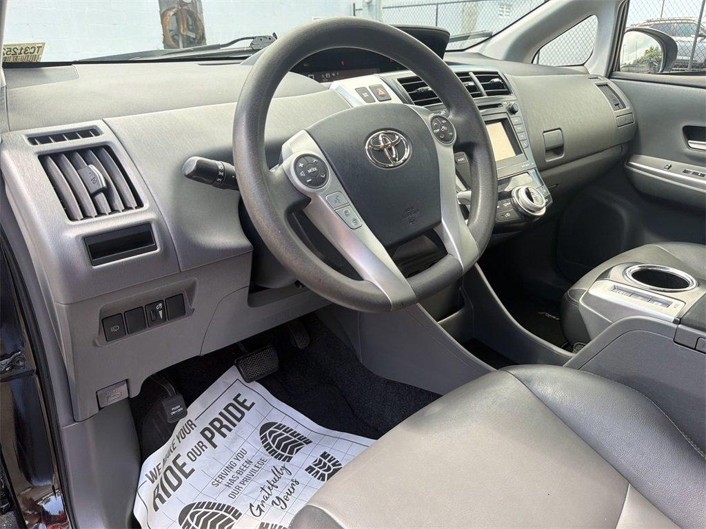 Toyota Prius V - Thumbnail 16