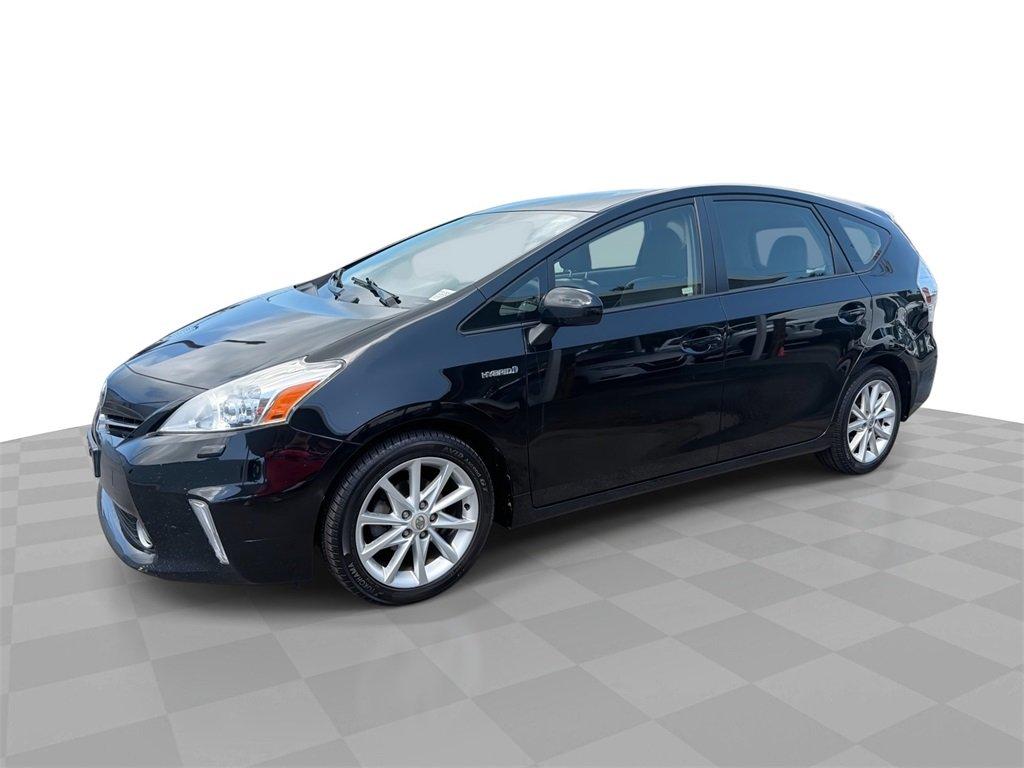 Toyota Prius V - Thumbnail 2