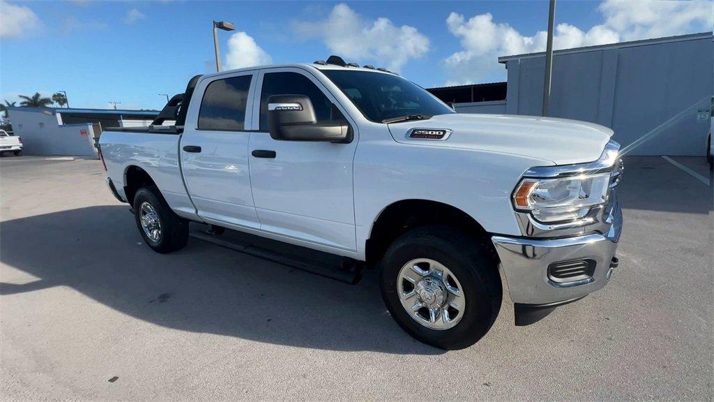 Ram 2500 Tradesman 4Wd Crew Cab - Thumbnail 3