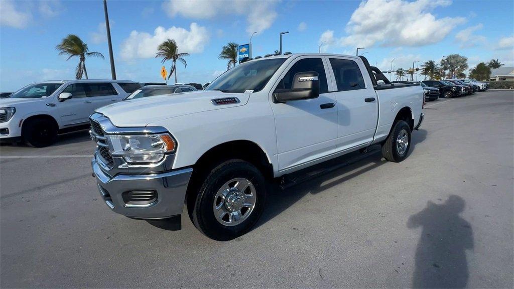 Ram 2500 Tradesman 4Wd Crew Cab - Thumbnail 5