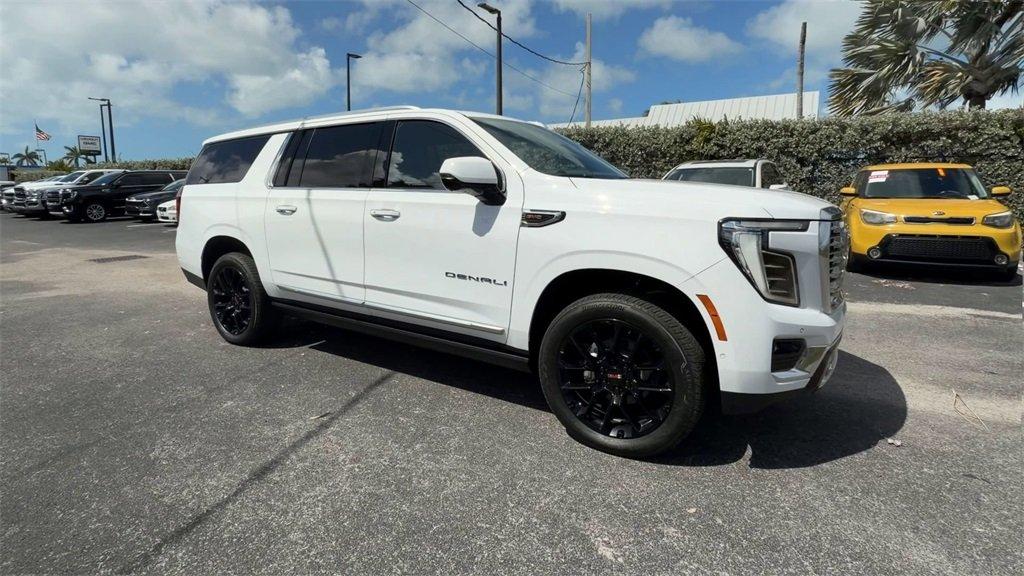 Gmc Yukon Xl Denali 4Wd - Thumbnail 3