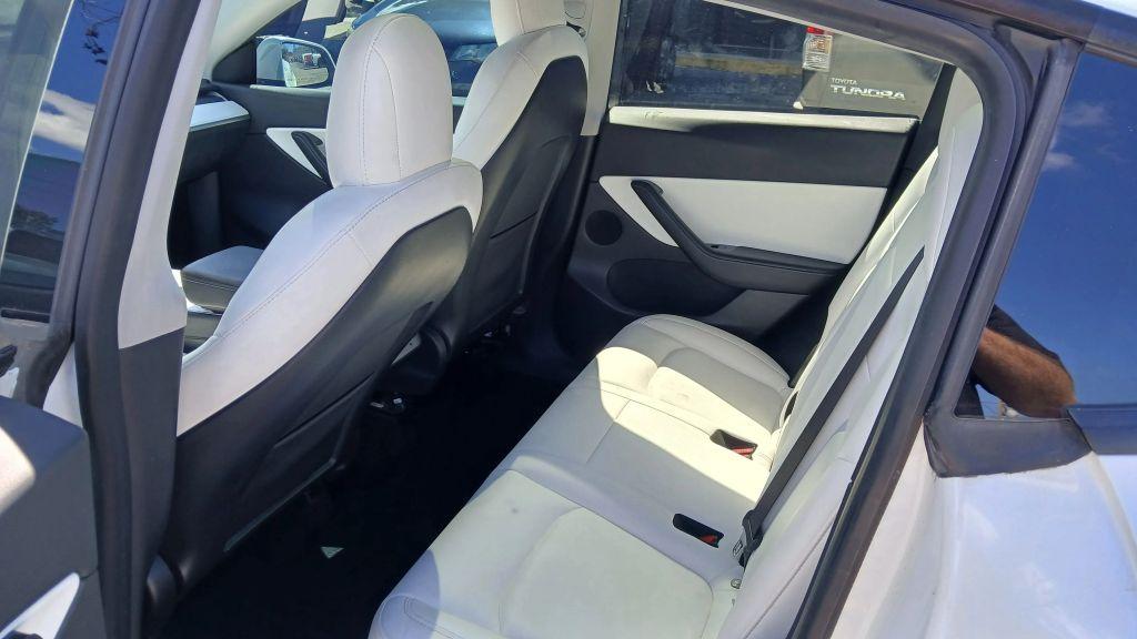 Tesla Model Y - Thumbnail 19