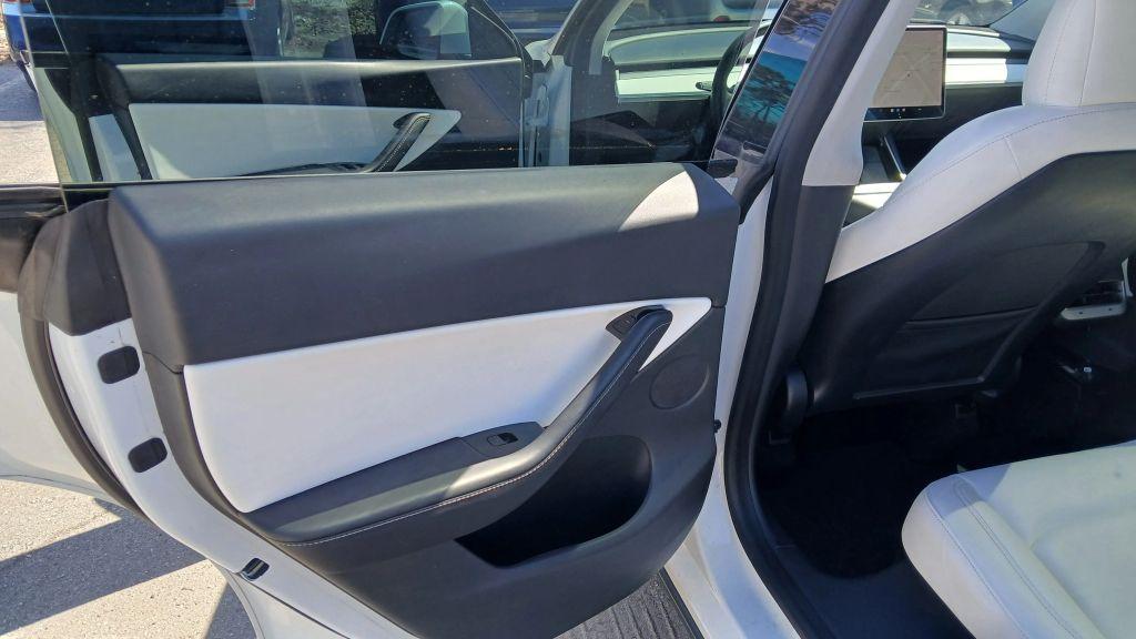 Tesla Model Y - Thumbnail 18