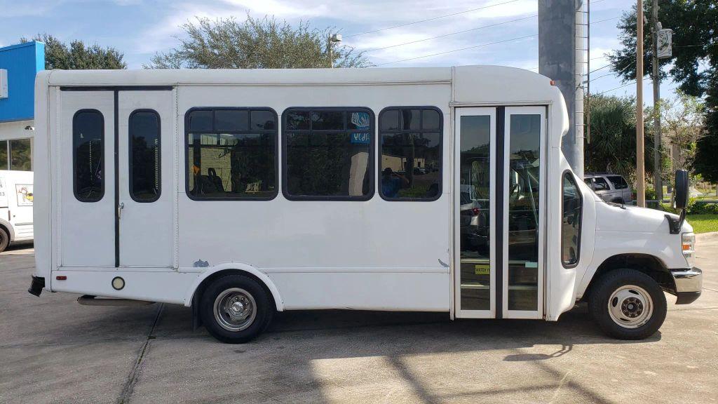 Ford E350 Super Duty Cutaway - Thumbnail 10