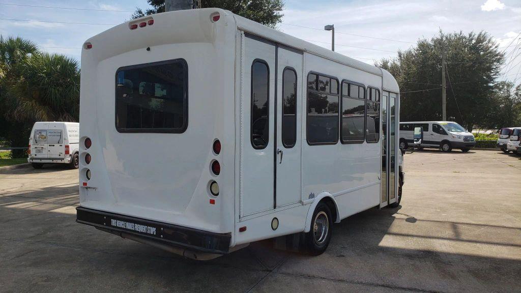 Ford E350 Super Duty Cutaway - Thumbnail 11