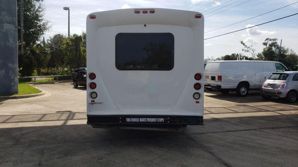 Ford E350 Super Duty Cutaway - Thumbnail 12