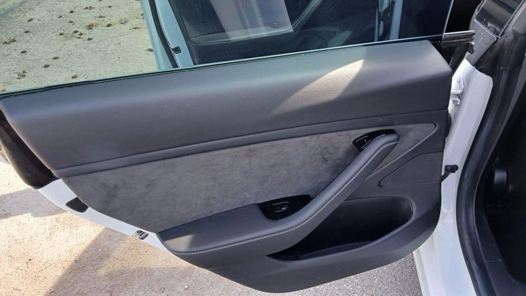 Tesla Model 3 - Thumbnail 18