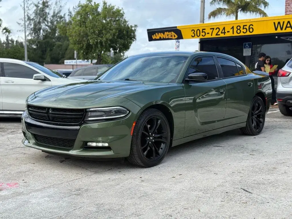 Dodge Charger Sxt Plus Sedan 4D - Thumbnail 2