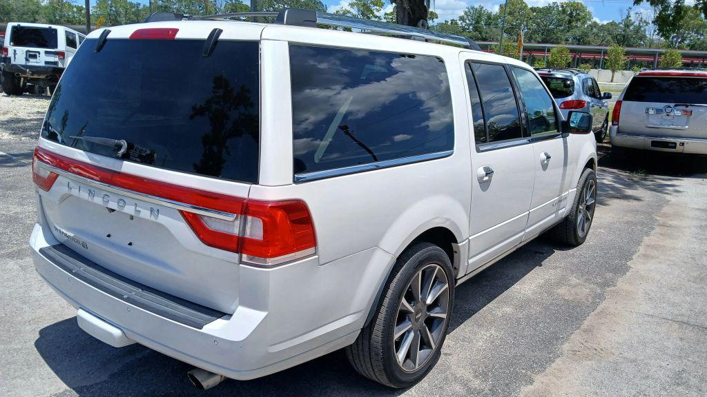 Lincoln Navigator L - Thumbnail 10