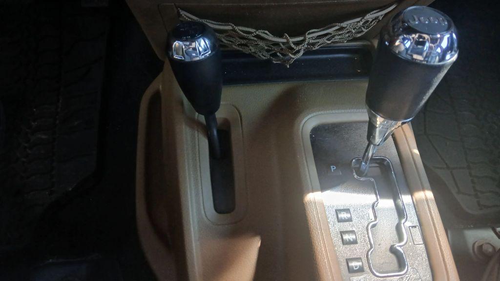 Jeep Wrangler - Thumbnail 4