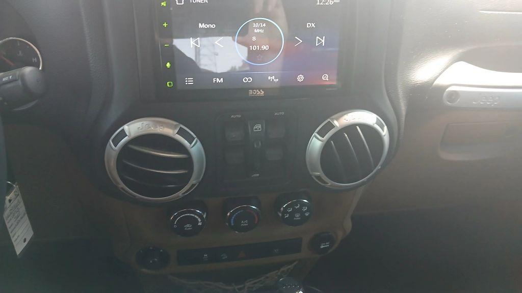 Jeep Wrangler - Thumbnail 3