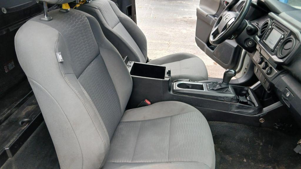 Toyota Tacoma Access Cab - Thumbnail 2