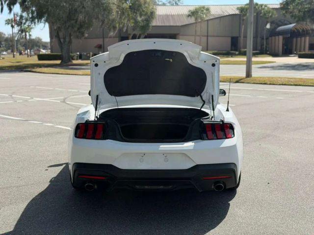 Ford Mustang - Thumbnail 11