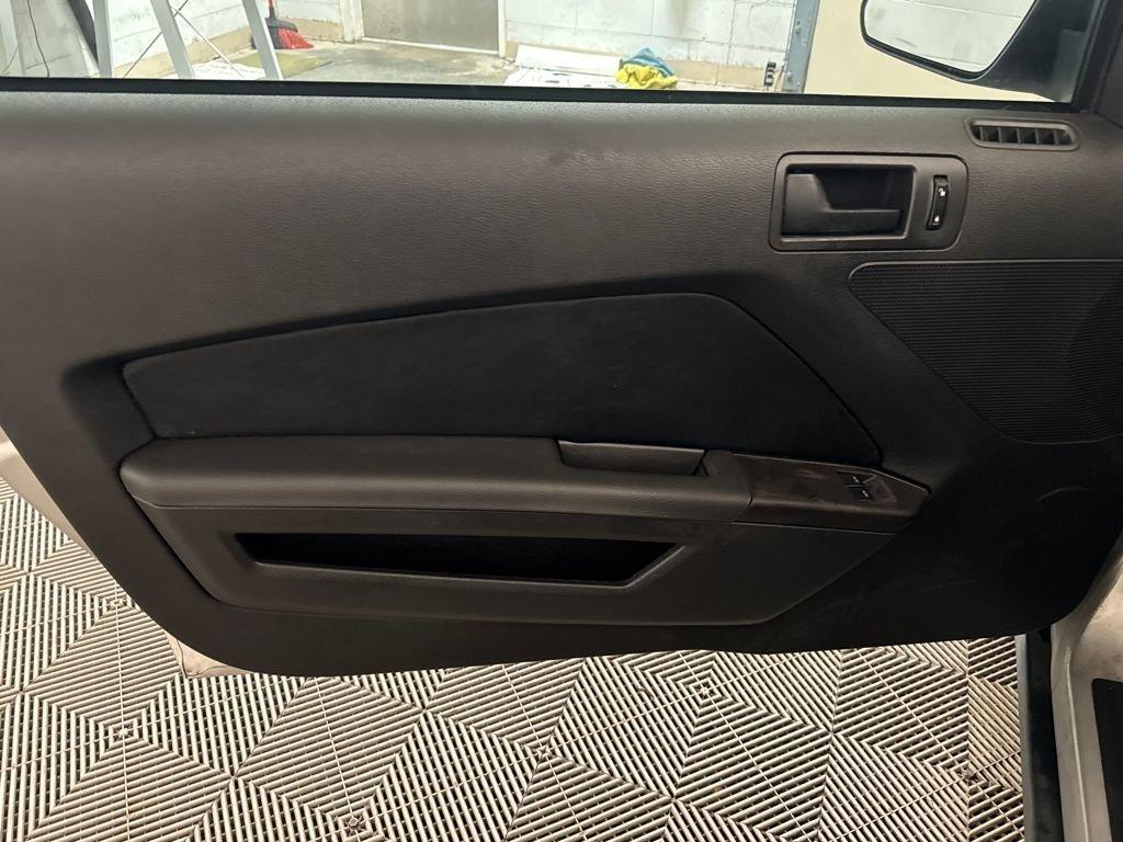 Ford Mustang V6 Rwd 2D Coupe - Thumbnail 16