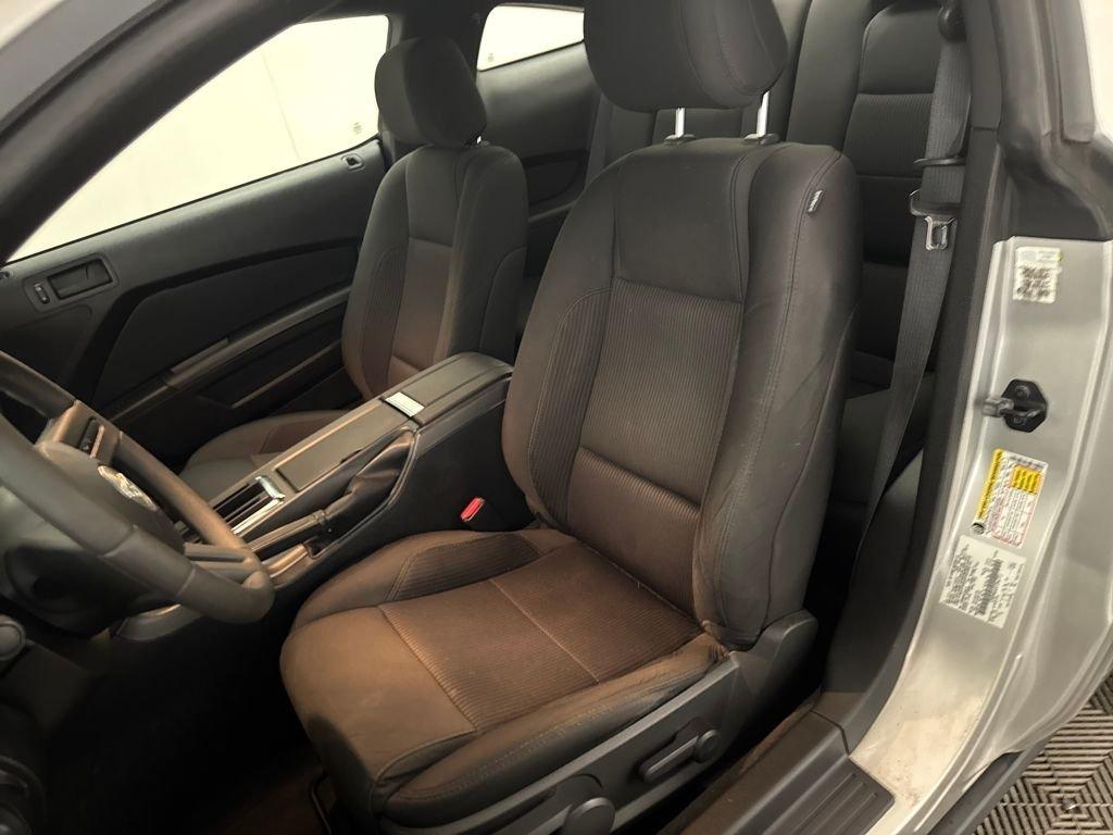 Ford Mustang V6 Rwd 2D Coupe - Thumbnail 17