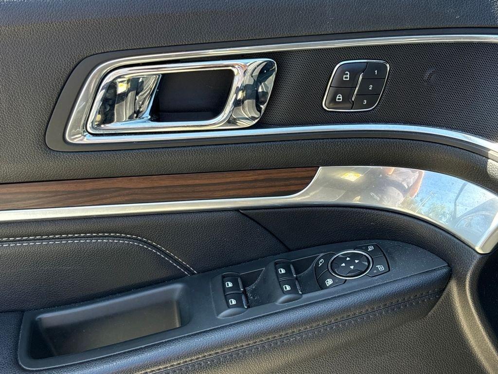 Ford Explorer Limited 4Wd 4D Sport Utility - Thumbnail 17