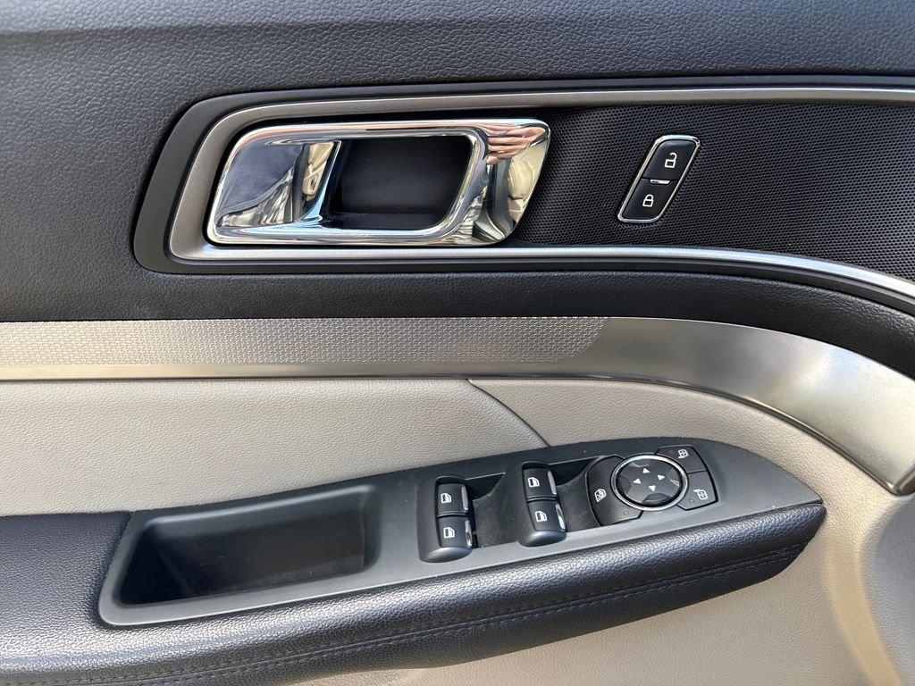 Ford Explorer Xlt Fwd 4D Sport Utility - Thumbnail 17