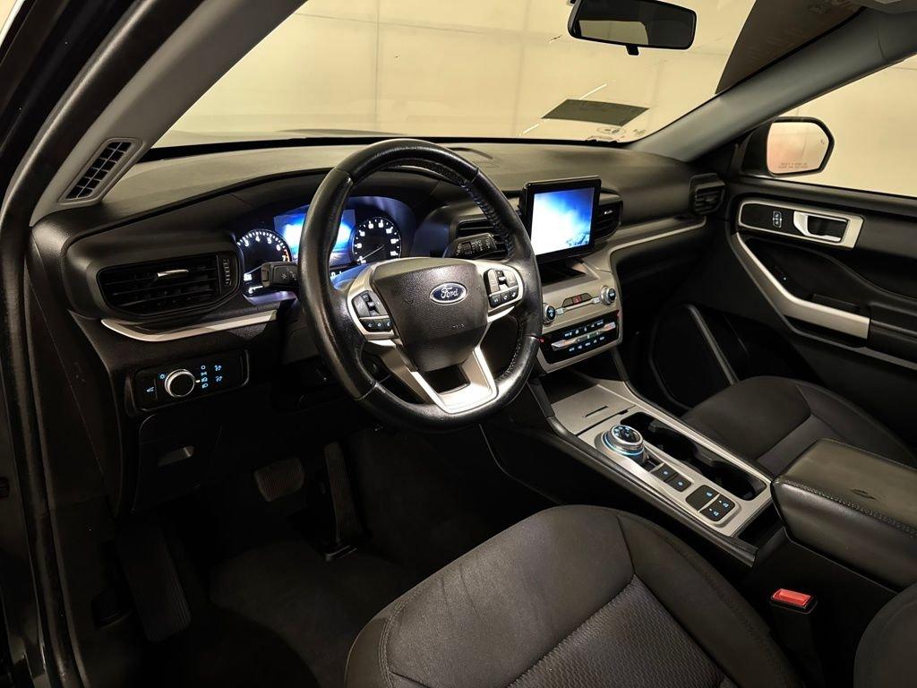 Ford Explorer Xlt Rwd 4D Sport Utility - Thumbnail 2