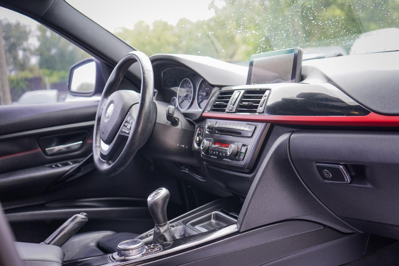 Bmw 3-Series - Thumbnail 12