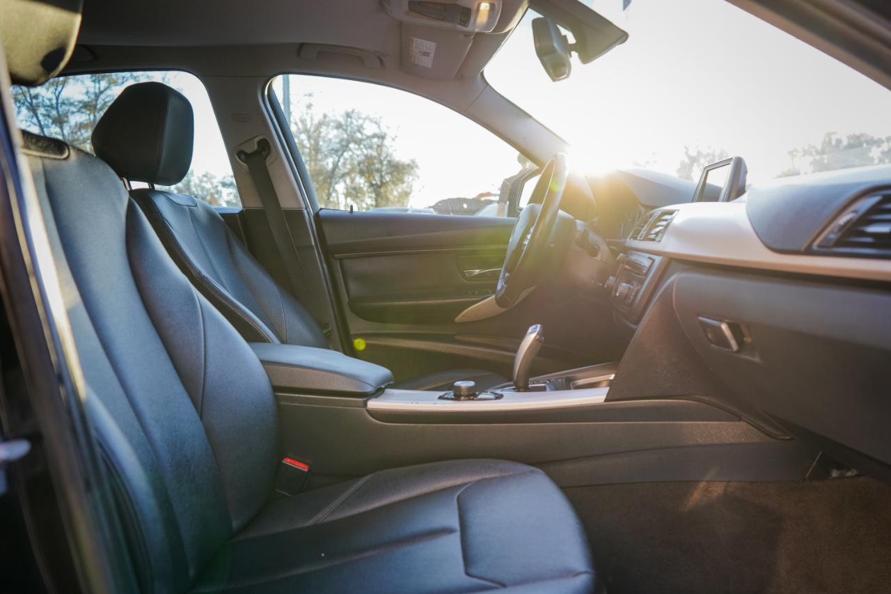 Bmw 3-Series - Thumbnail 9