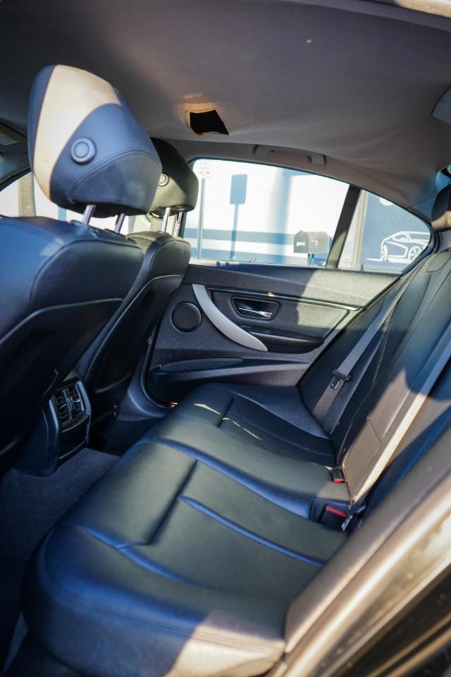 Bmw 3-Series - Thumbnail 2