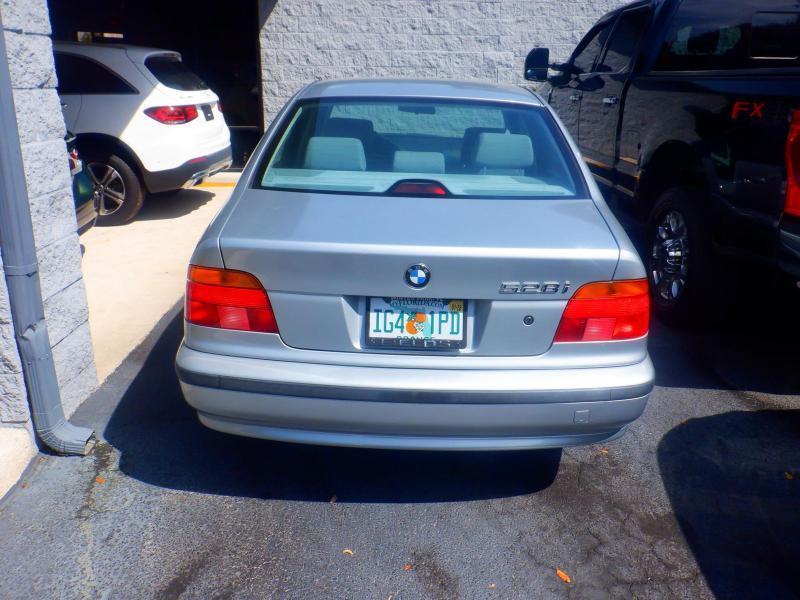 Bmw 5-Series528I - Thumbnail 8