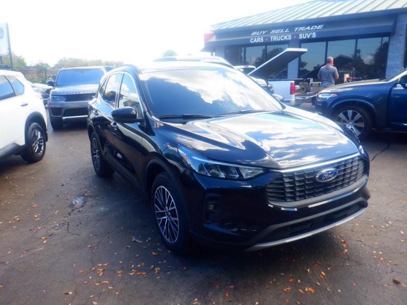 Ford Escape Plug-In Hybridphev - Thumbnail 6