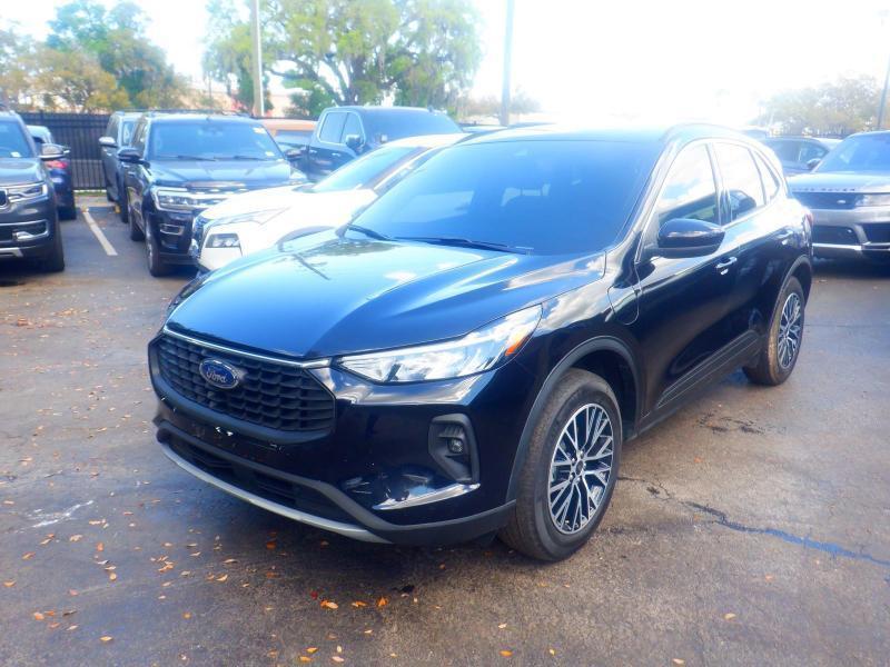 Ford Escape Plug-In Hybridphev - Thumbnail 2