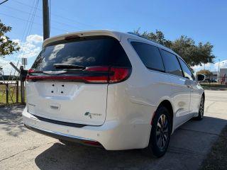 Chrysler Pacifica Hybrid - Thumbnail 11