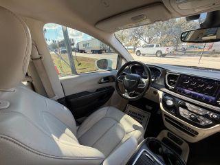 Chrysler Pacifica Hybrid - Thumbnail 17