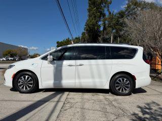 Chrysler Pacifica Hybrid - Thumbnail 8