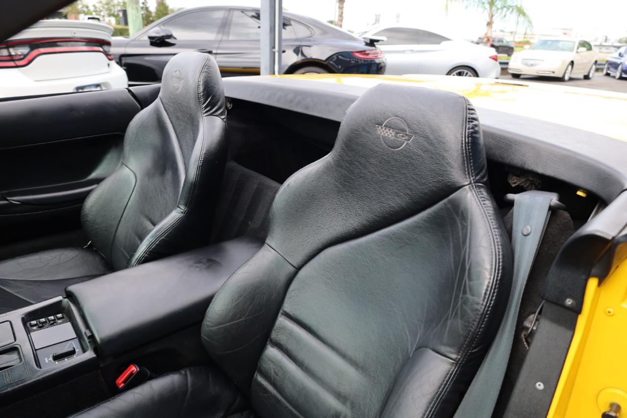 Chevrolet Corvette2Dr Convertible - Thumbnail 8