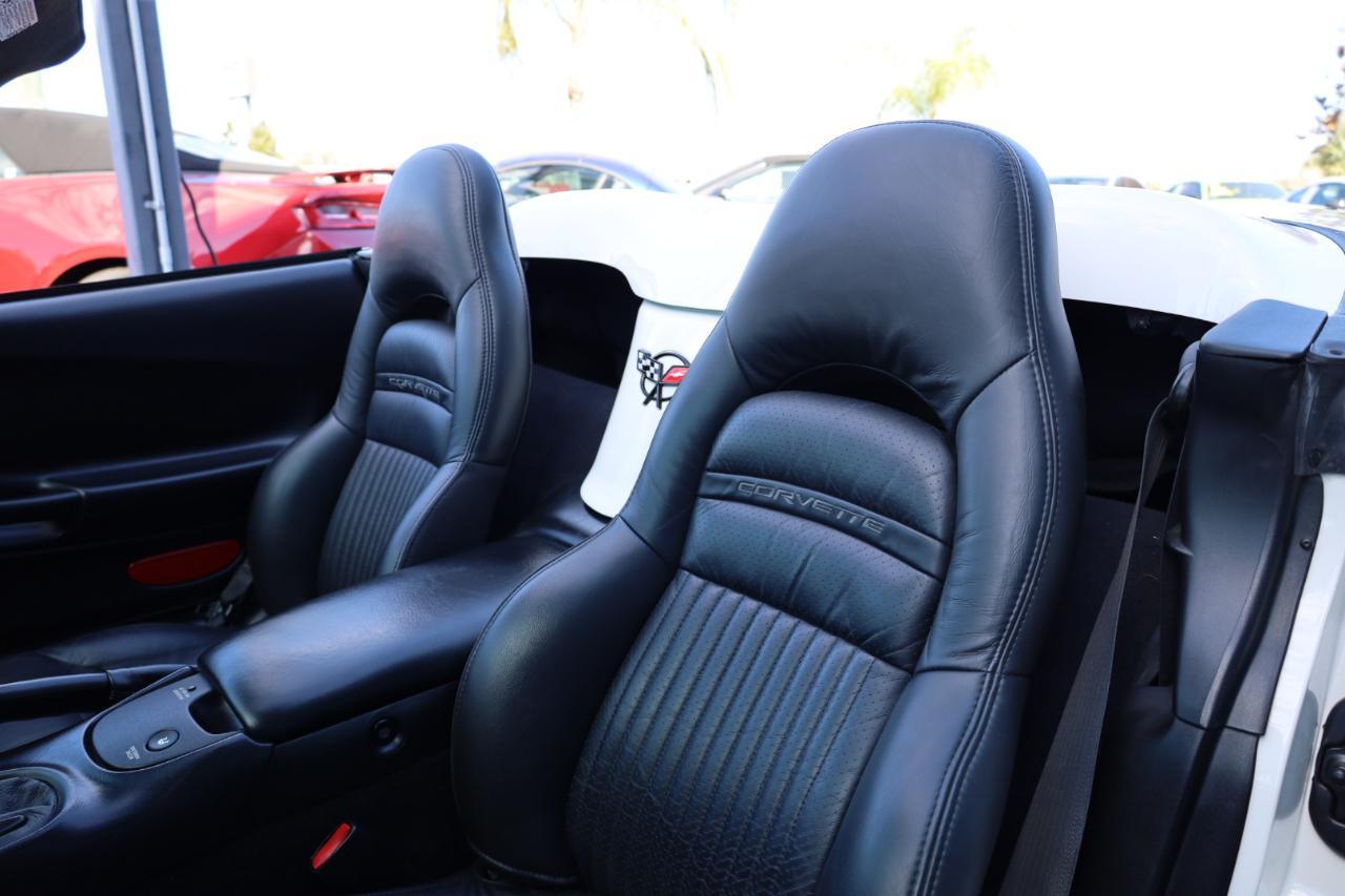 Chevrolet Corvette2Dr Convertible - Thumbnail 10