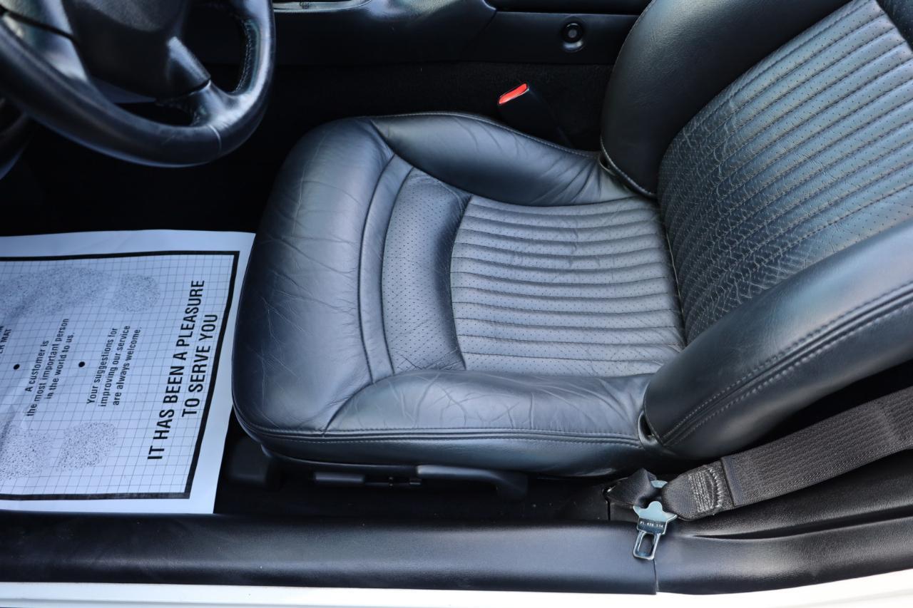 Chevrolet Corvette2Dr Convertible - Thumbnail 11