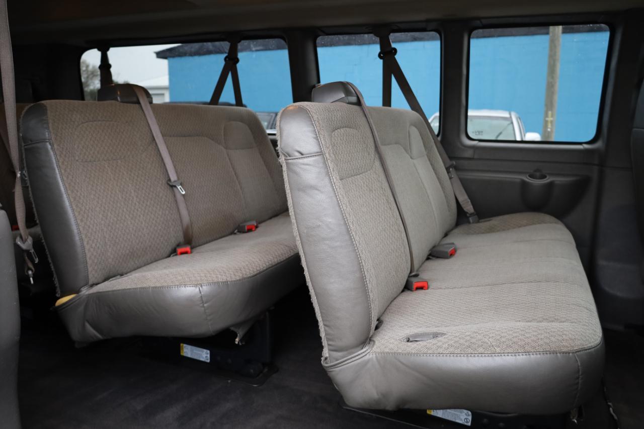 Chevrolet Express Passengerrwd 3500 155" Lt - Thumbnail 11