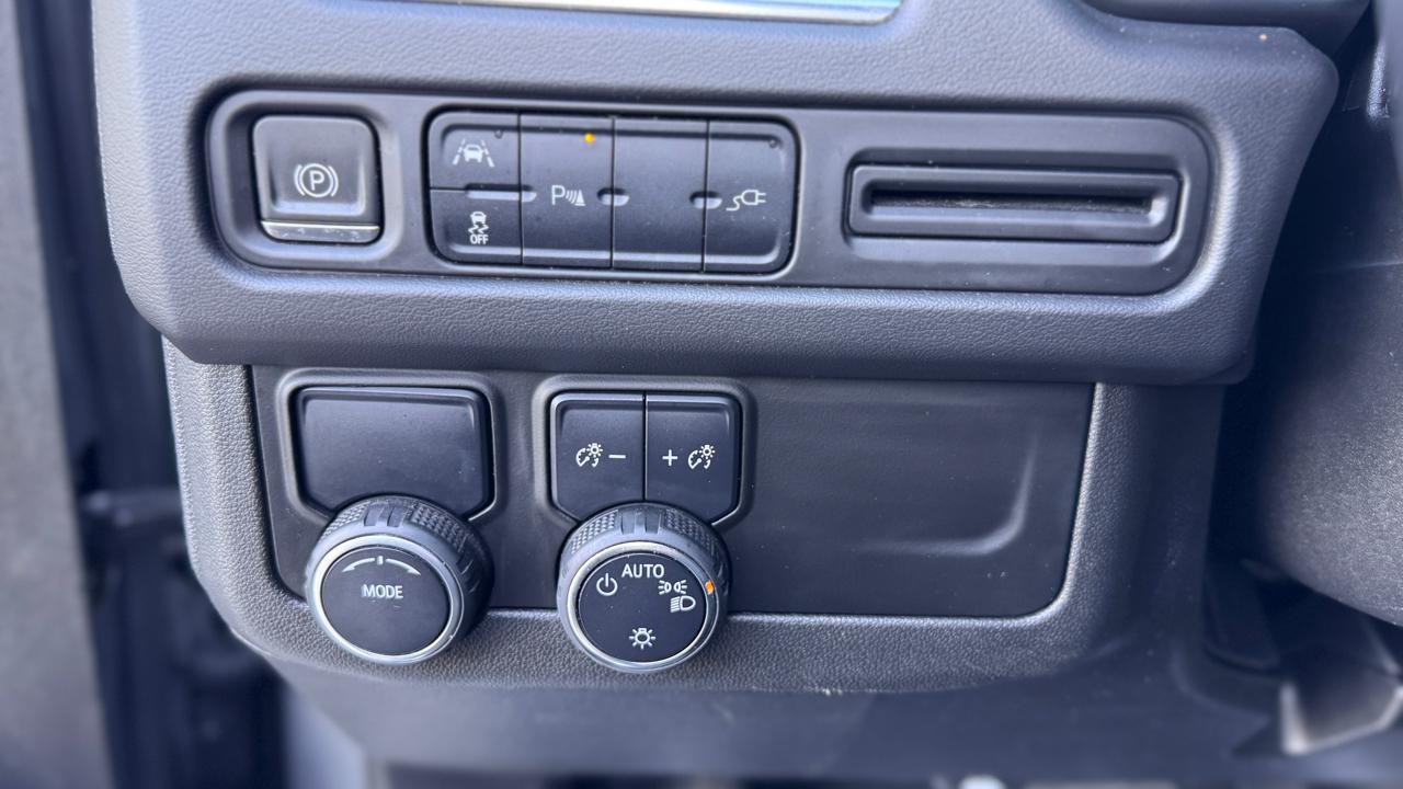 Chevrolet Suburban2Wd 4Dr Lt - Thumbnail 16