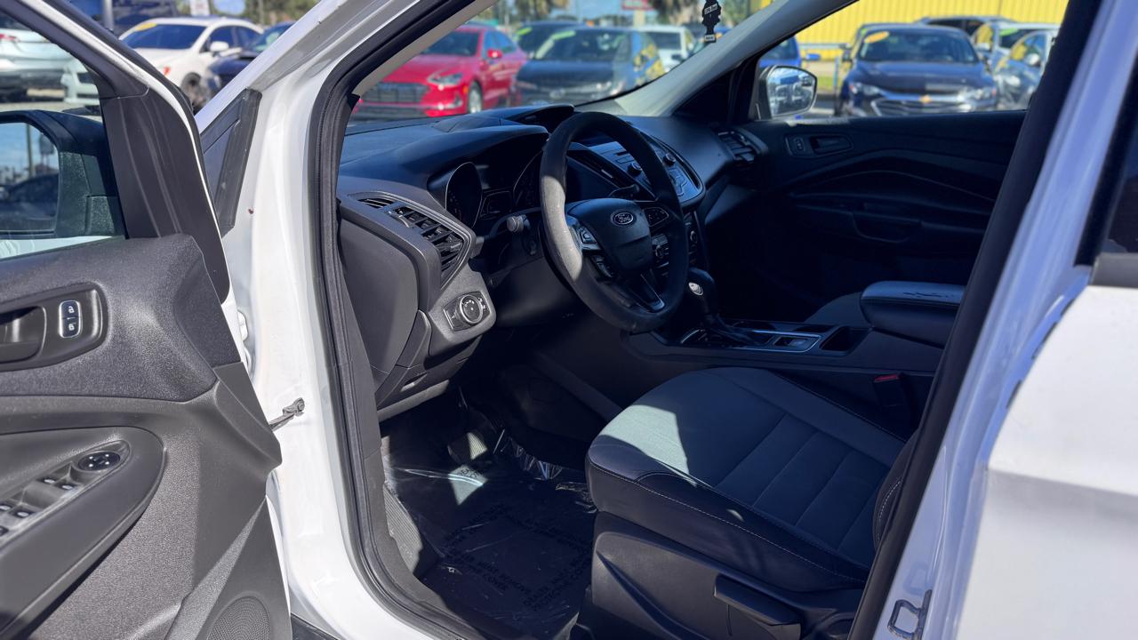 Ford Escapes Fwd - Thumbnail 15