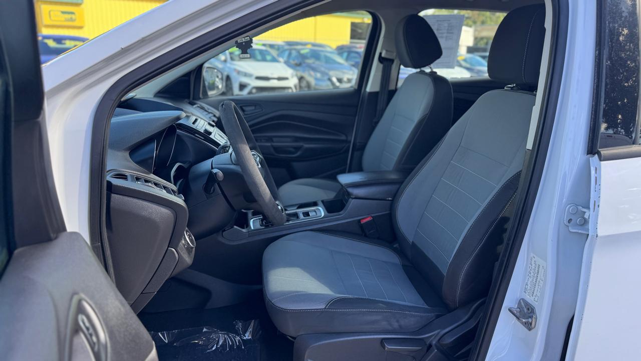 Ford Escapes Fwd - Thumbnail 16