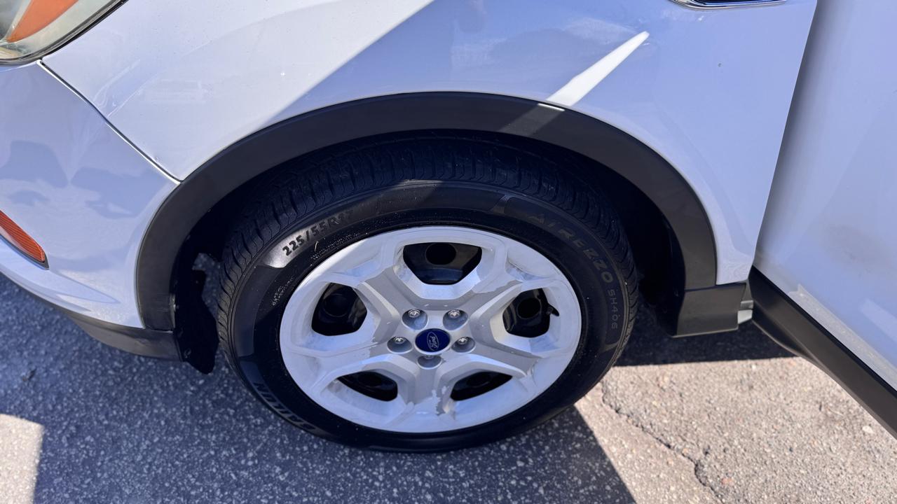 Ford Escapes Fwd - Thumbnail 12